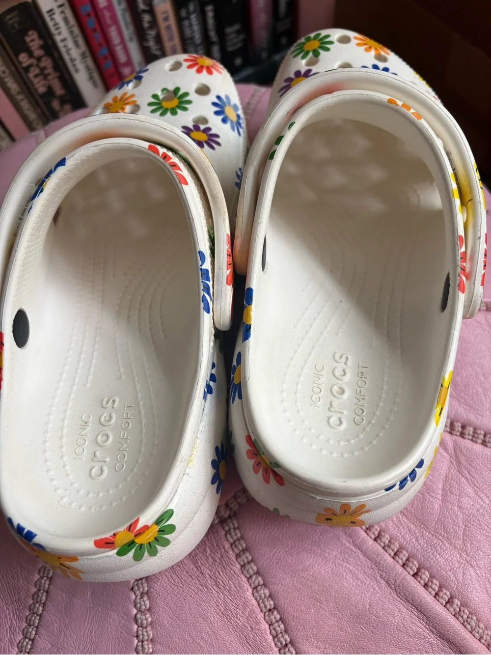 W8 Crocs Classic Clog - White with Multicolor Floral Print - Picture 2 of 8